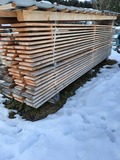 Bretter aus Fichten Holz Zimmermanns Qualität